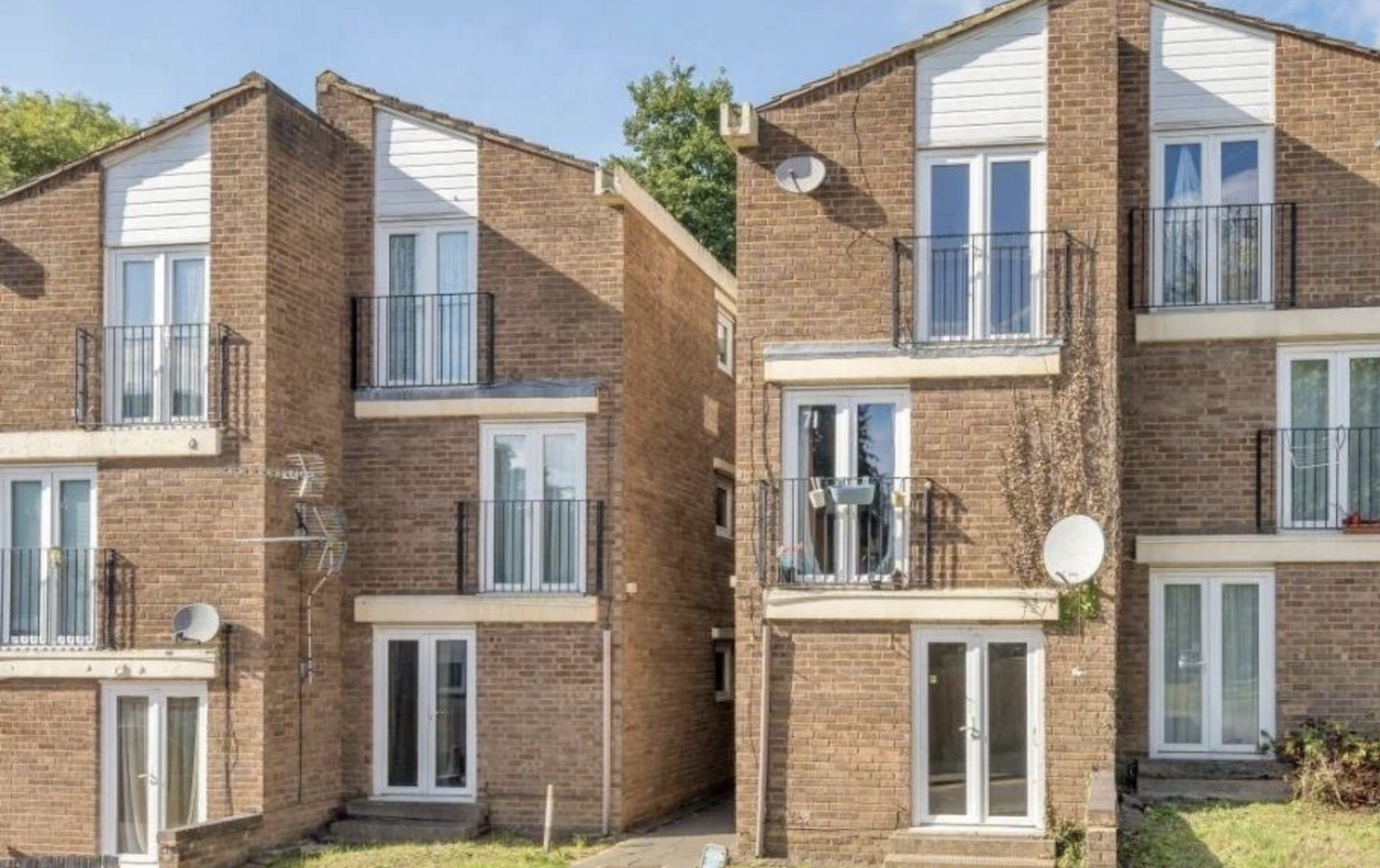 2 bed property in Stonegrove Gardens, Edgware